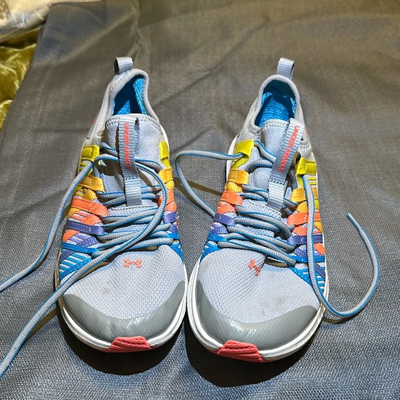 Under Armour running shoes - Picture 1 of 7